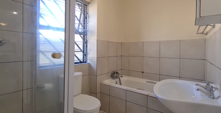 To Let 2 Bedroom Property for Rent in Burgundy Estate Western Cape